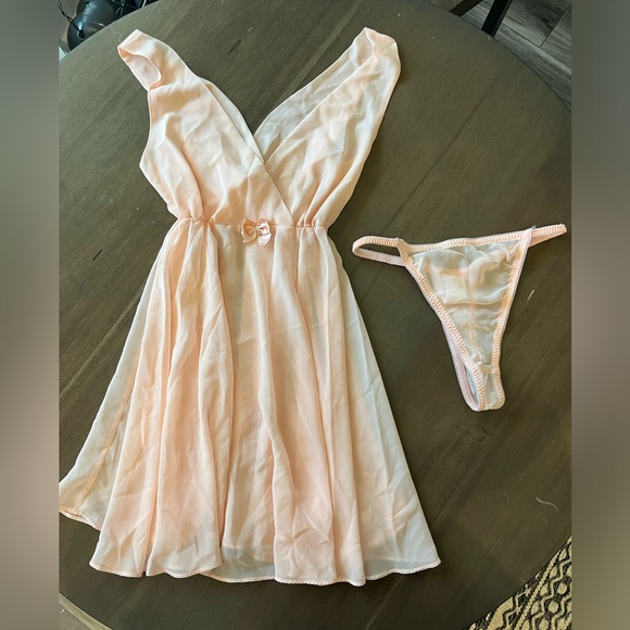 Gilligan & O'Malley Other - Vintage Gilligan & O’Malley babydoll and thong matching set/sleepwear